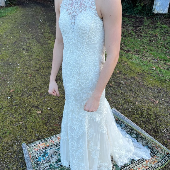 Essense of Australia Wedding Dress D2174 / Size 6 / itty bitty - Picture 6 of 10